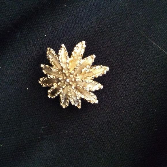 Vintage Avon Sunburst Earrings,Signed 'AVon ©'. - Picture 5 of 6